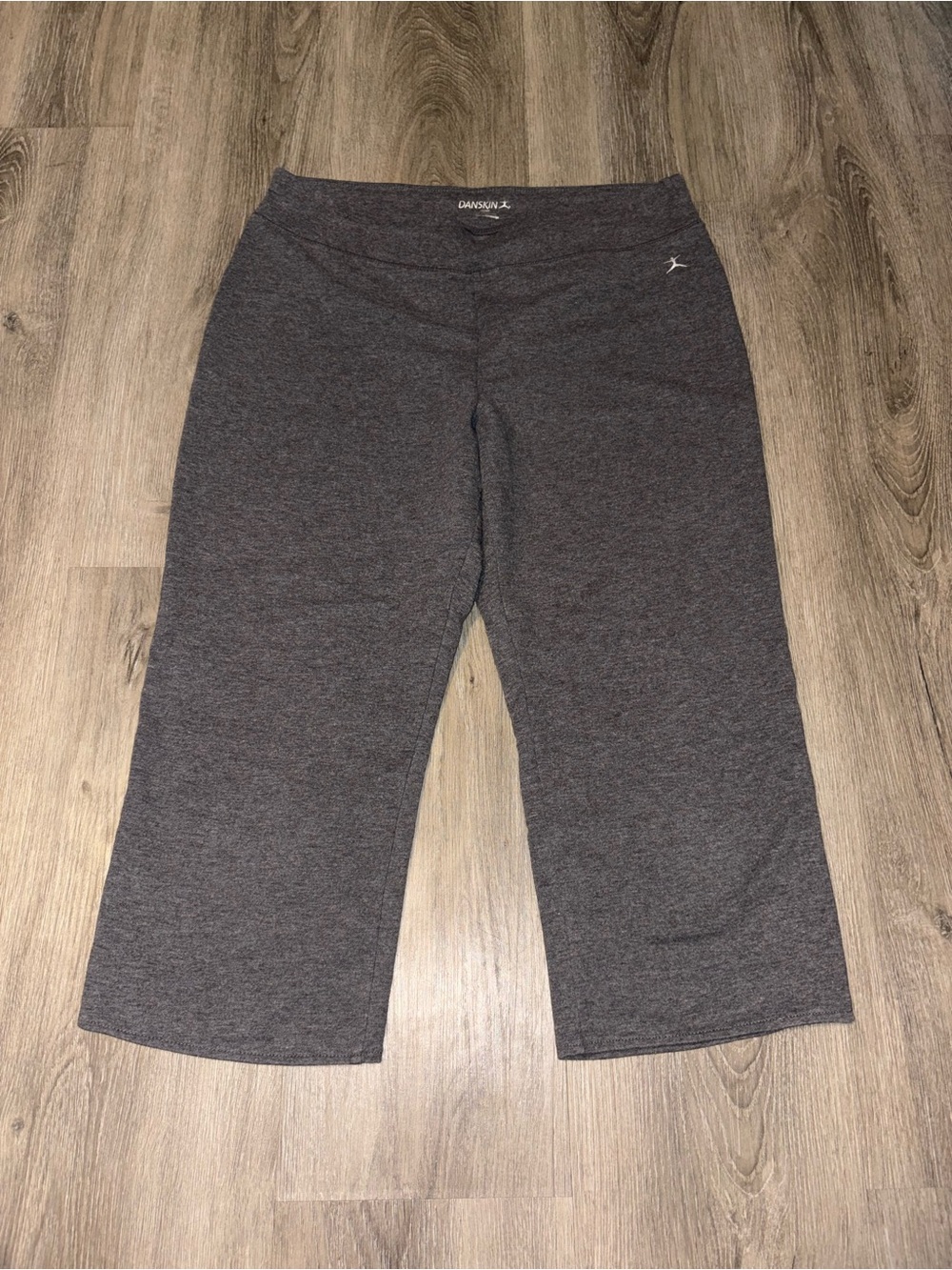Danskin | Gray Cropped Capris